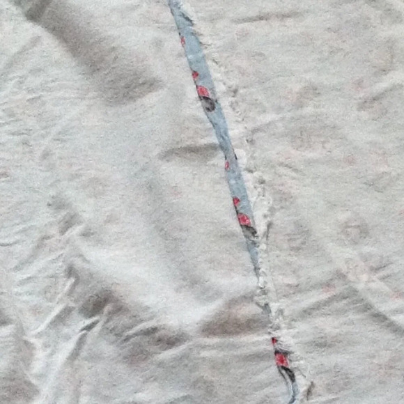 2 Medium Size Pieces Of Flannel Fabric Christmas Birds Quilting Sewing Material - Picture 3 of 3